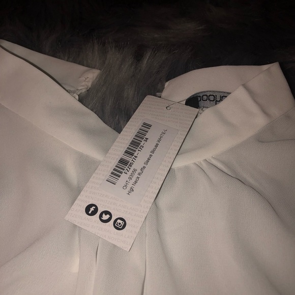 BNWT White blouse High Neck Ruffle Sleeve top - Picture 4 of 6